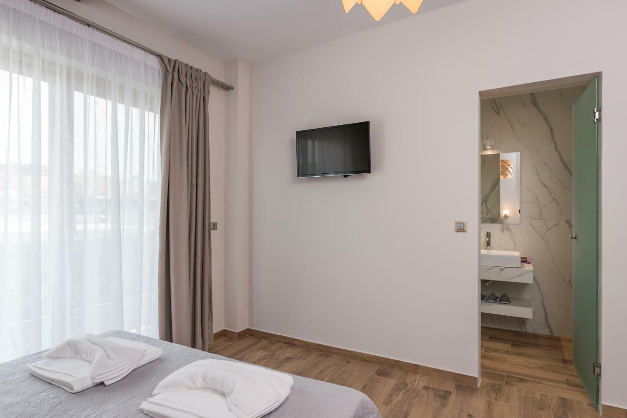 Aequor Luxury Rooms & Apartments Kato Daratso Exterior photo
